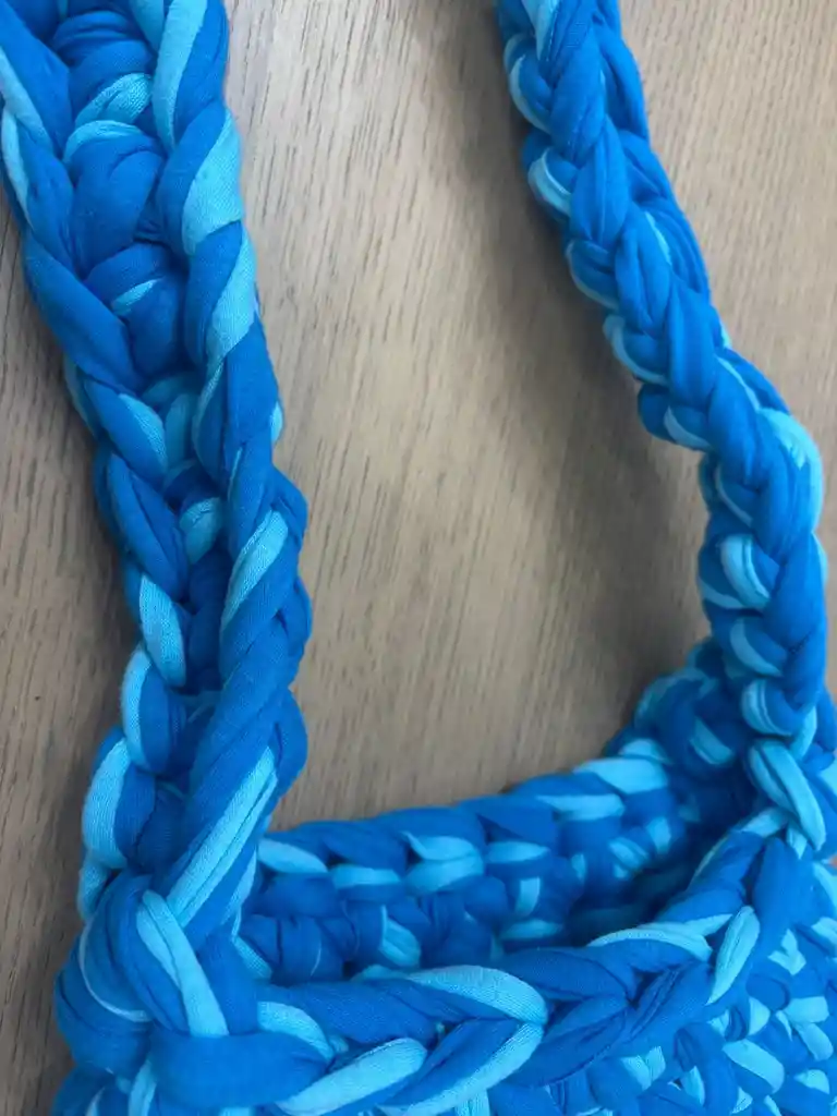 Bolso Cartera Artesanal Crochet Tonalidades De Azul – Hecho A Mano Con Trapillo Reciclado