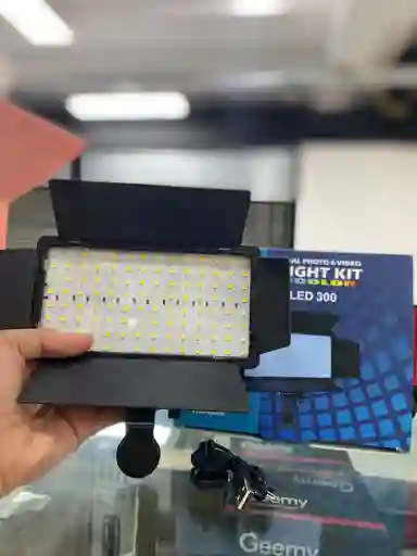 Panel De Luz Pro Led 300 De 3 Tonos Para El Celular