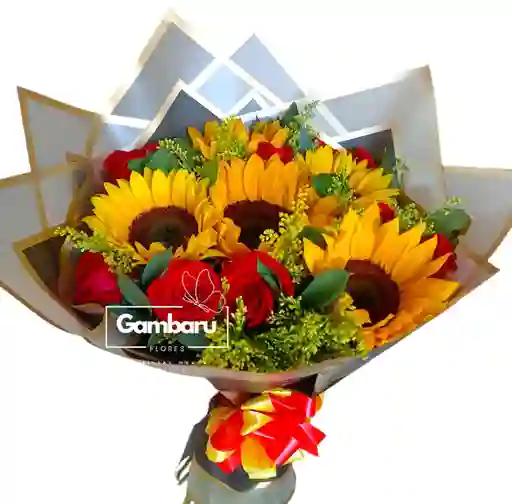 Flores Rosas Rojas Y Girasoles En Bouquet-.