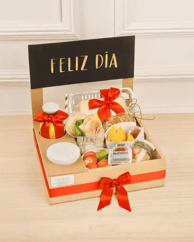 Desayuno Colombiano Amor . Mesita De Madera Feliz Aniversario