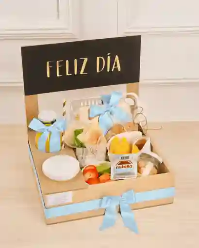 Desayuno Colombiano Hombre De Cumpleaños, Mesita De Madera
