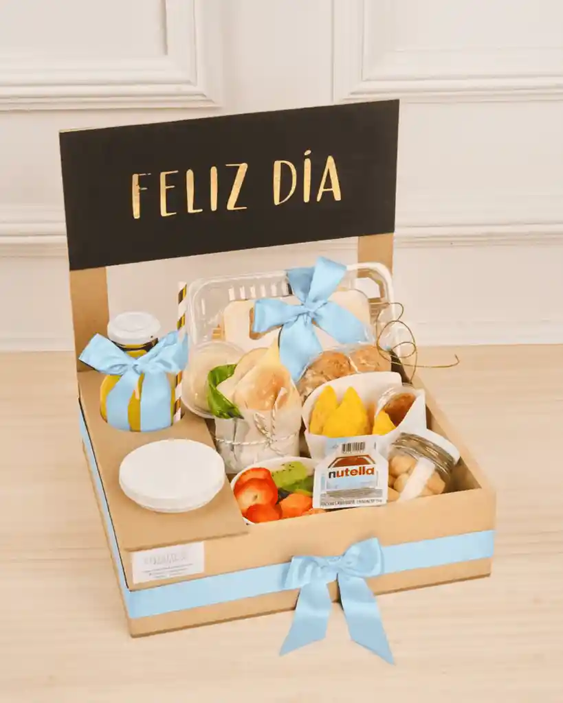 Desayuno Colombiano Hombre De Cumpleaños, Mesita De Madera