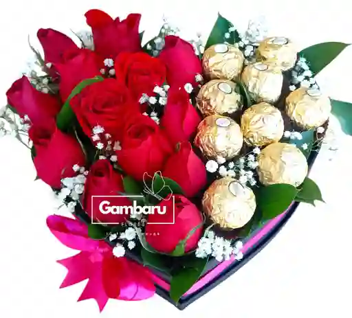 Flores Rosas Rojas, Y Chocolates En Corazon