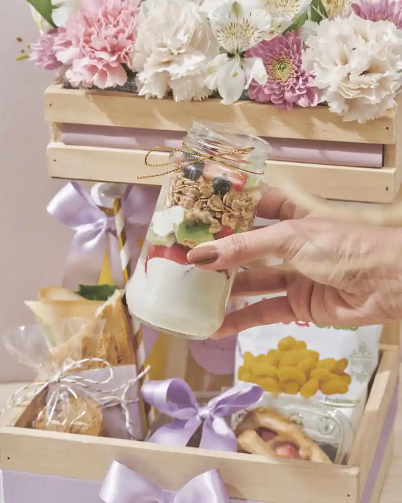 Ancheta Floral - Desayuno Sorpresa, Waffles, Jugo De Naranja, Sandwich Y Flores