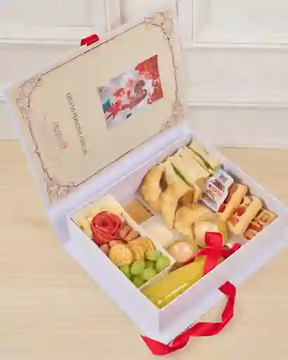 Caja Libro, De Amor Con Desayuno Tipo Picnic Y Foto.