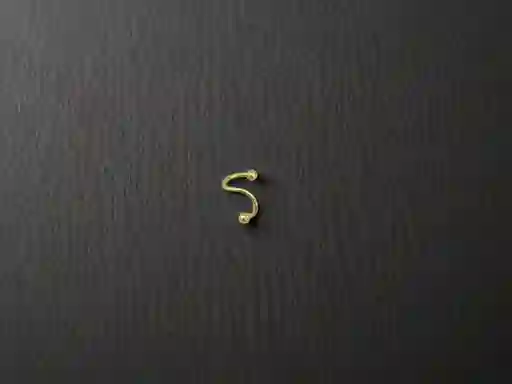 Piercing Curvo En Color Dorado