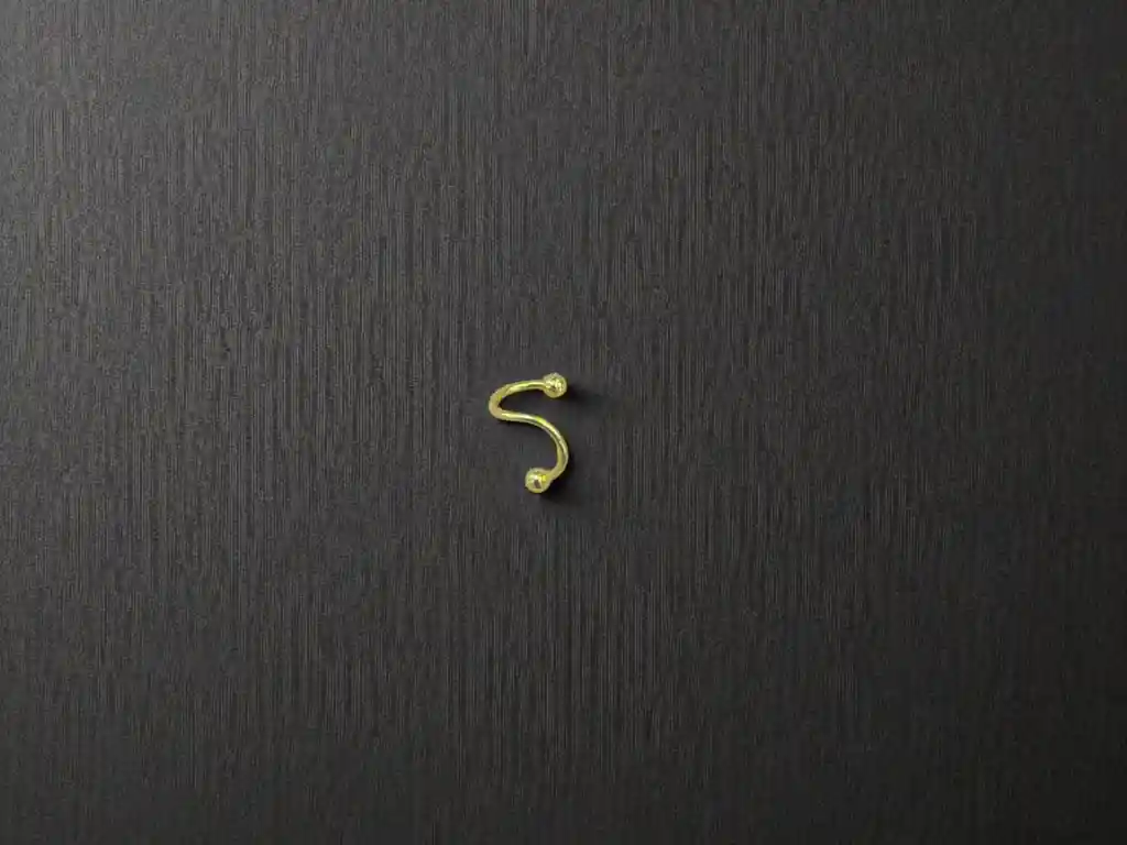 Piercing Curvo En Color Dorado