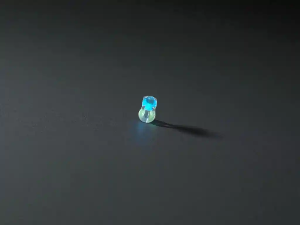 Labret Con Brillante Azul
