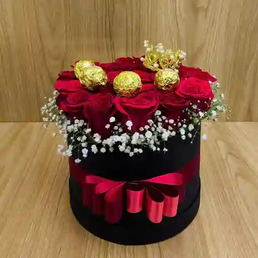 Caja Redonda Con Rosas Rojas Y Chocolates