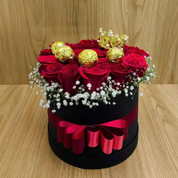 Caja Redonda Con Rosas Rojas Y Chocolates