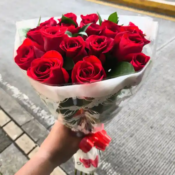 Bouquets 18 Rosas Rojas