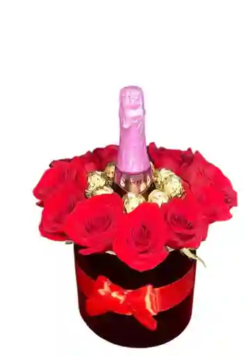 Hermoso Cilindro De Lujo Con Chocolates Y Vino Rosas