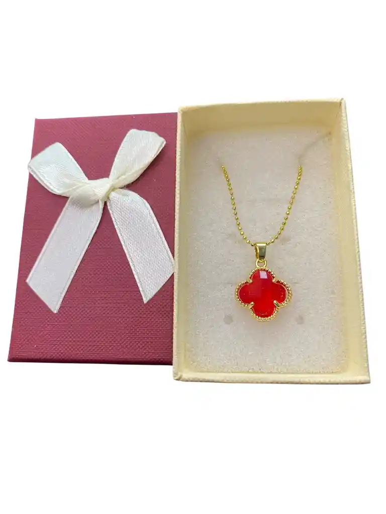Cadena Dorada Con Dije Tipo Trebol De Cuatro Petalos Roja