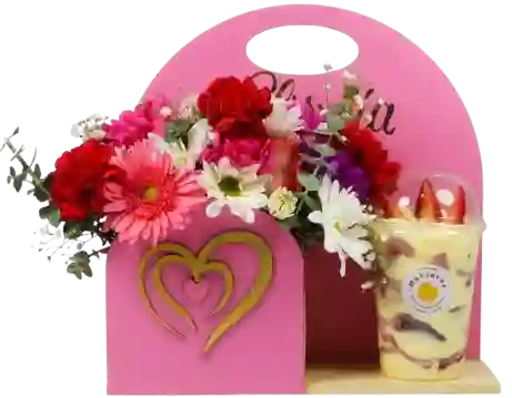 Flores En Caja Y Fresas Con Crema