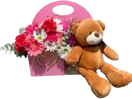 Flores Rosadas Y Rojas Con Oso De Peluche