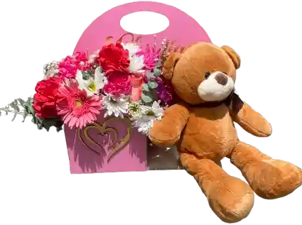 Flores Rosadas Y Rojas Con Oso De Peluche