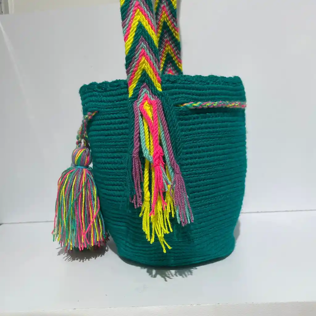 Mochila Wayuu Pequeña Lisa Con Asa Tejida