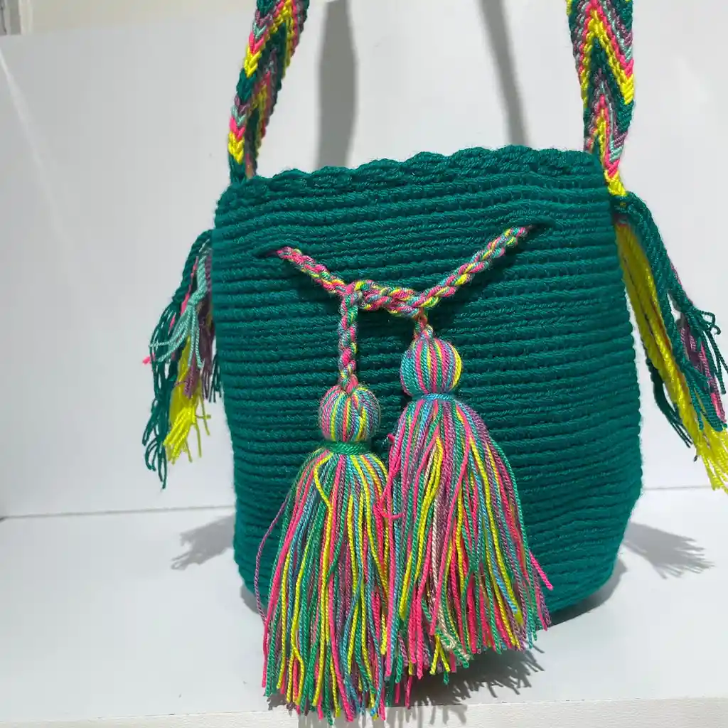 Mochila Wayuu Pequeña Lisa Con Asa Tejida