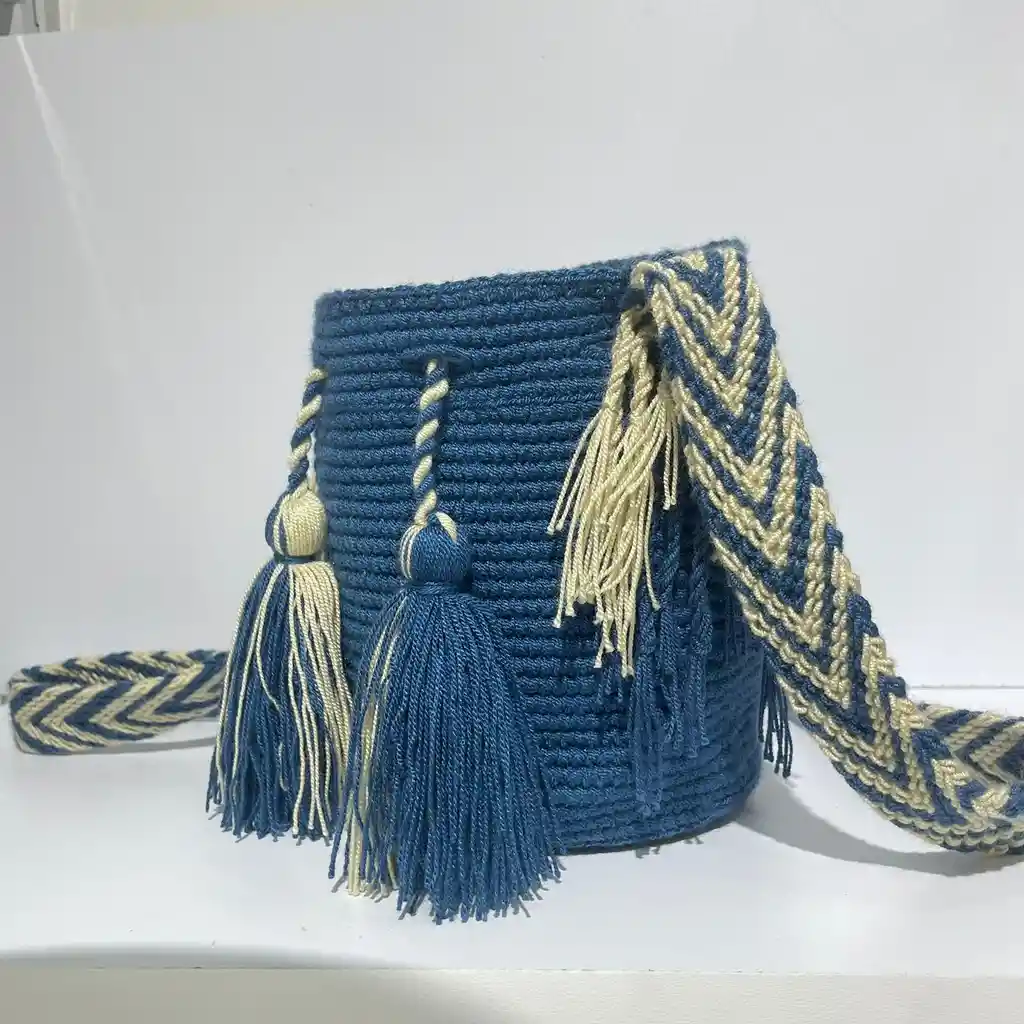Mochila Wayuu Pequeña Lisa Con Asa Tejida ✨