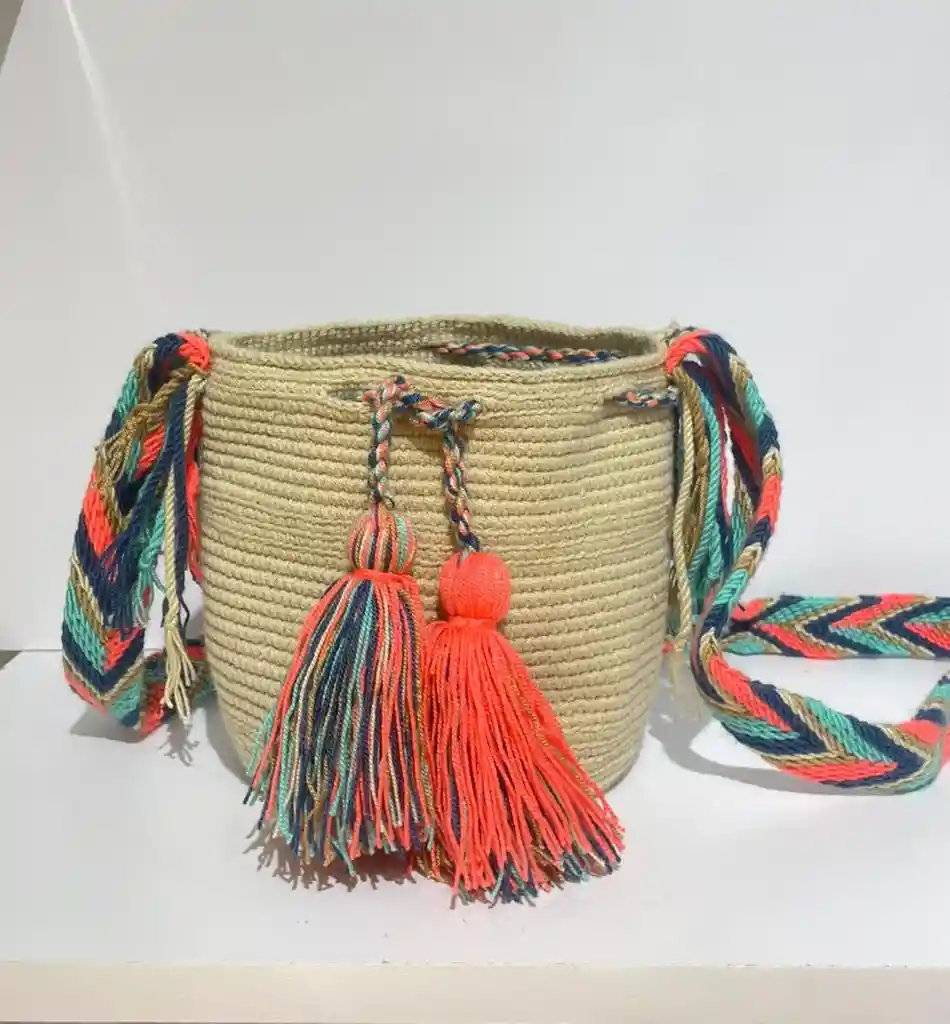 Mochila Wayuu Pequeña Lisa Con Asa Tejida ✨