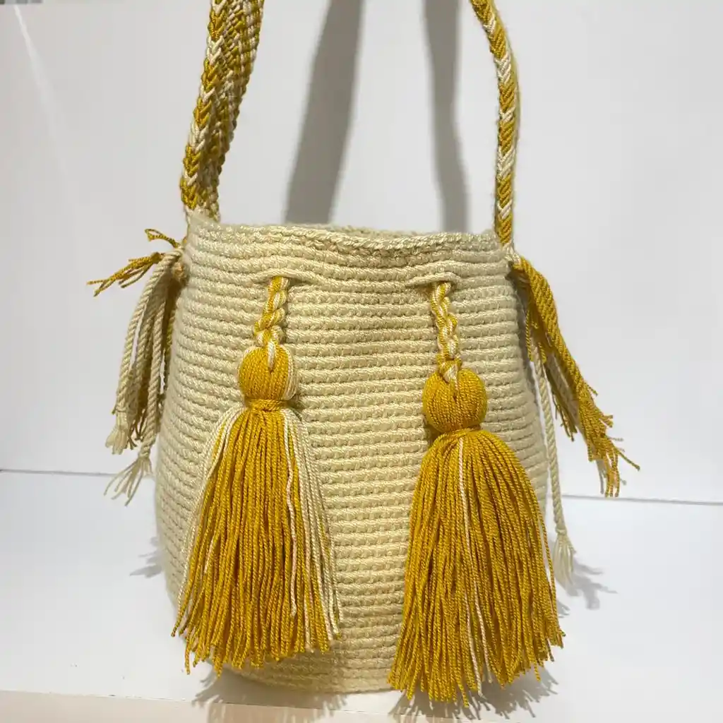 Mochila Wayuu Pequeña Lisa Con Asa Tejida ✨