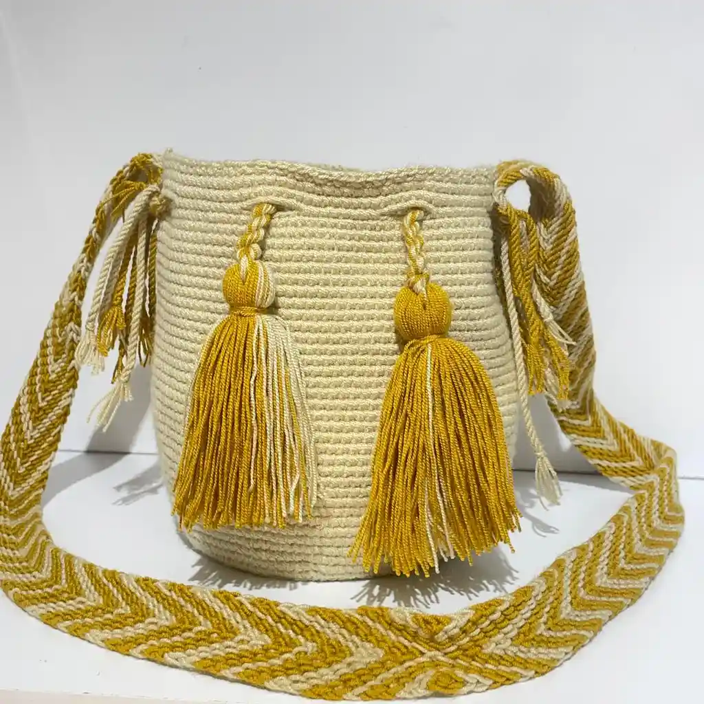 Mochila Wayuu Pequeña Lisa Con Asa Tejida ✨