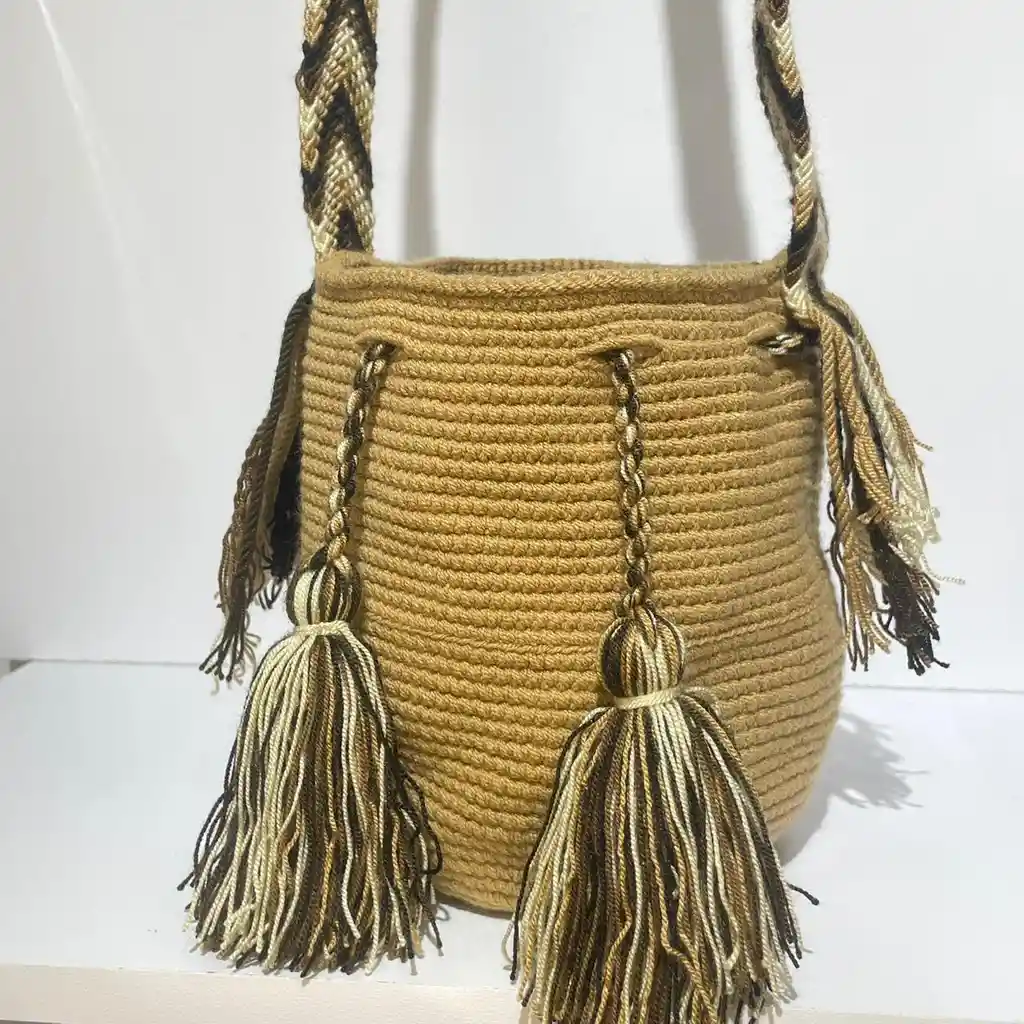 Mochila Wayuu Pequeña Lisa Con Asa Tejida ✨