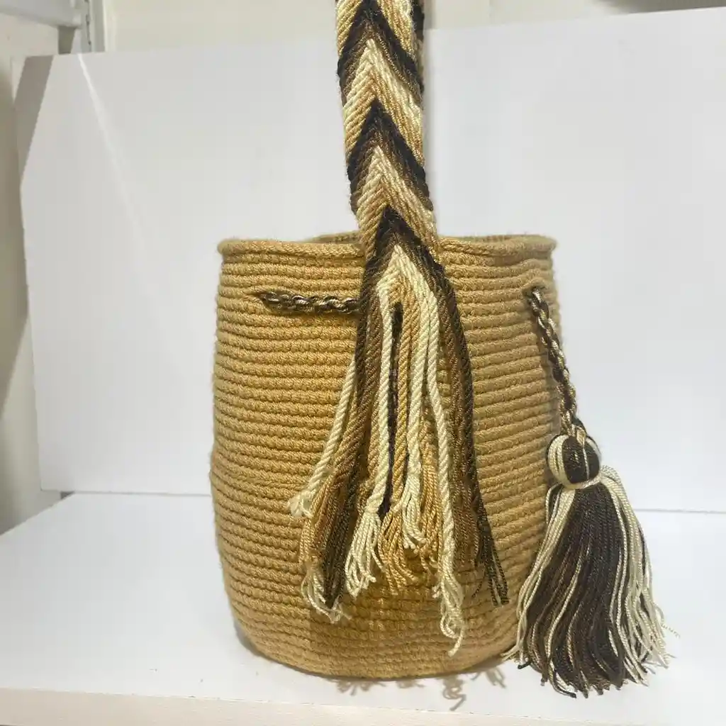 Mochila Wayuu Pequeña Lisa Con Asa Tejida ✨
