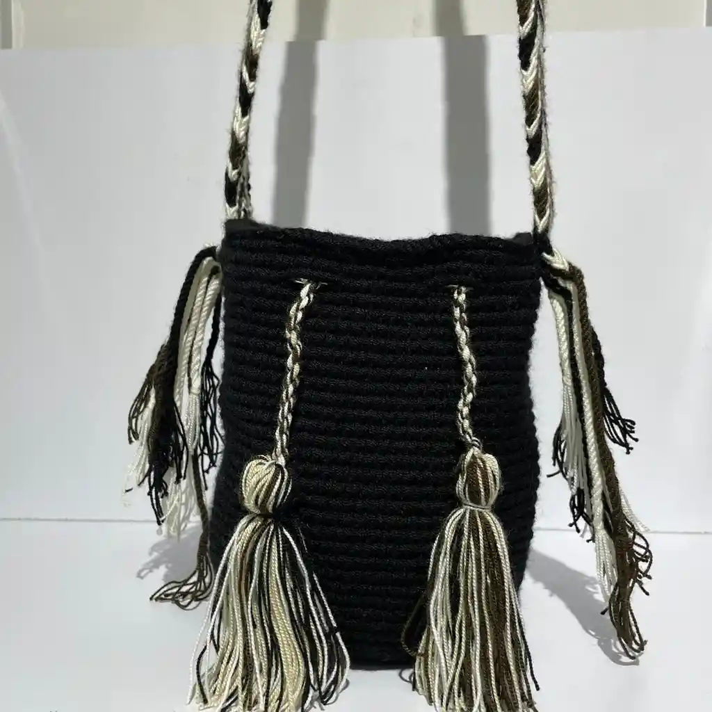 Mochila Wayuu Pequeña Lisa Con Asa Tejida ✨