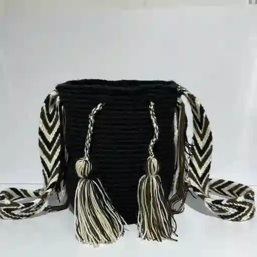 Mochila Wayuu Pequeña Lisa Con Asa Tejida ✨
