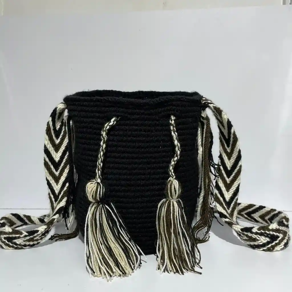 Mochila Wayuu Pequeña Lisa Con Asa Tejida ✨