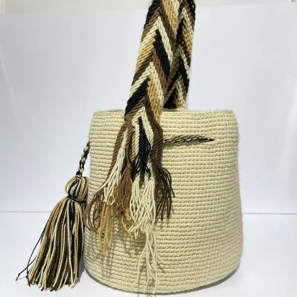 Mochila Wayuu Pequeña Lisa Con Asa Tejida ✨