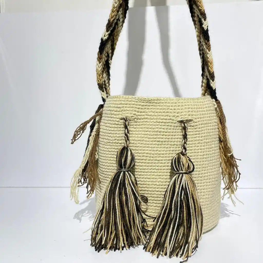Mochila Wayuu Pequeña Lisa Con Asa Tejida ✨