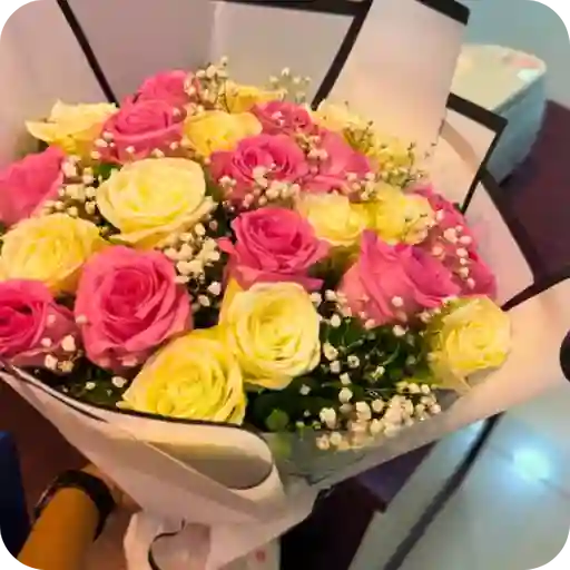 Bouquet Flowerhome De 24 Rosas Blancas Y Rosadas