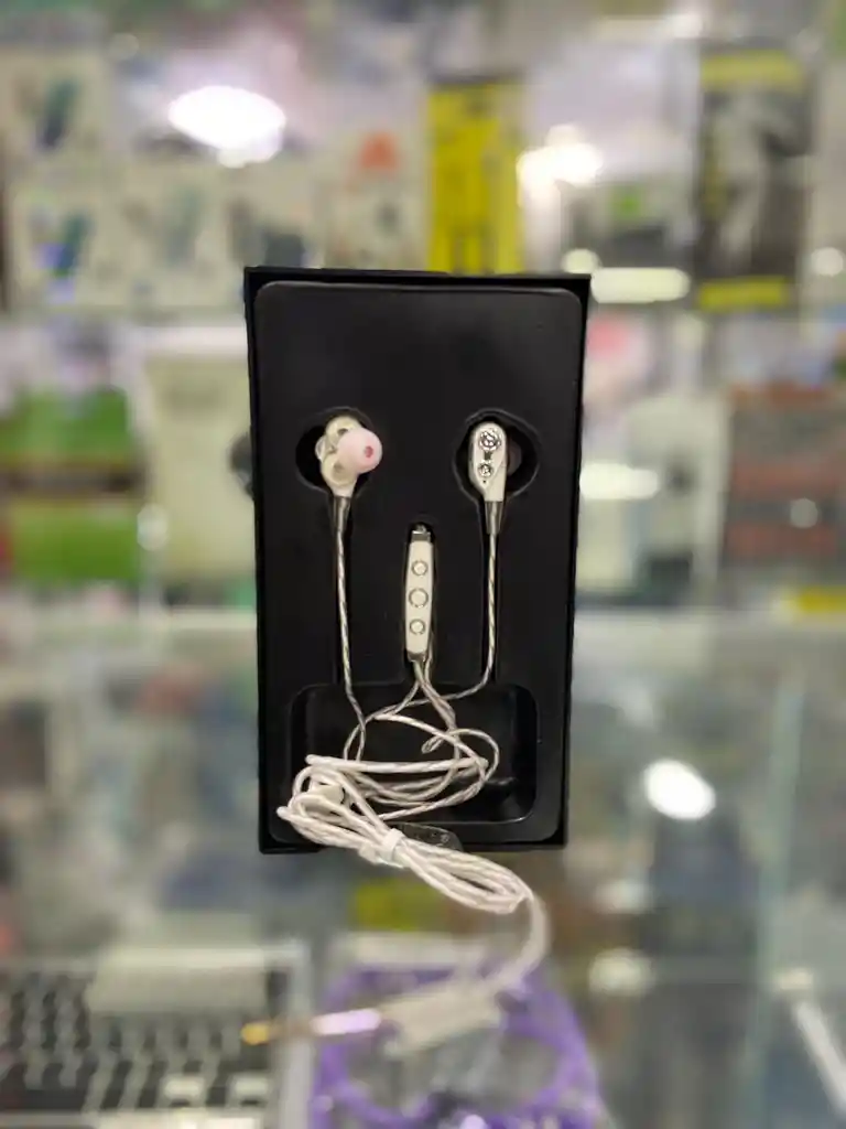 Audifonos Manos Libres Plug 3.5 Silicona Duoble Power Xzs Blanco Control Vol 1.2 Mts