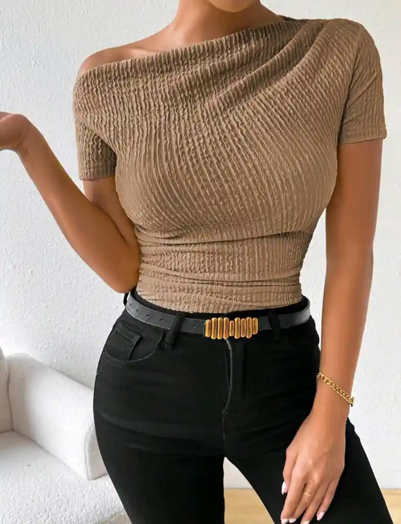 Blusa Asimétrica Fruncida