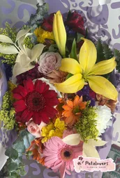 Flores Surtidas Con Lirios