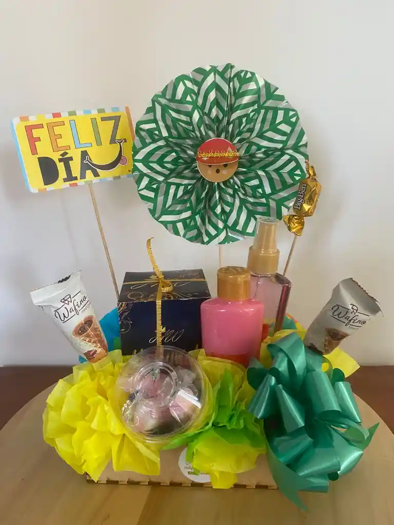Ancheta De Regalo Con Vela Aromatica, Crema Y Splash