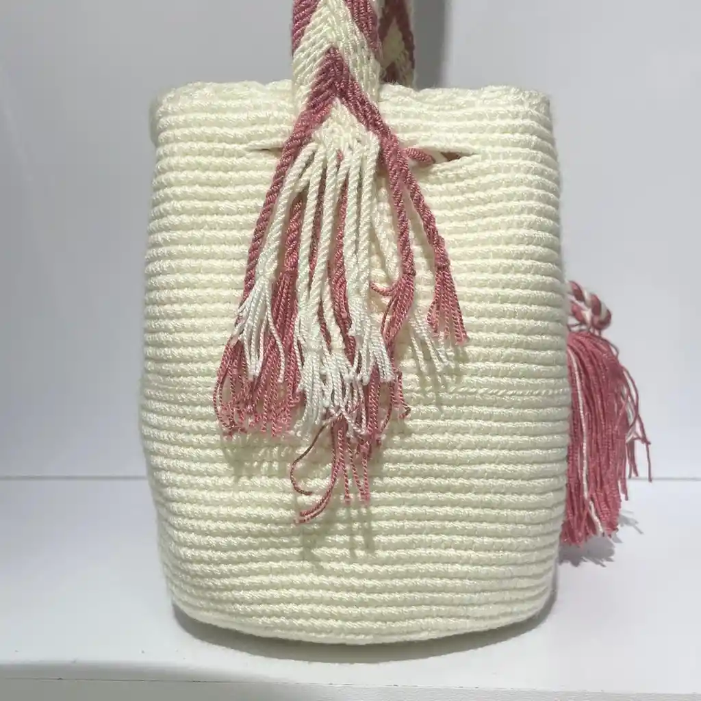 Mochila Wayuu Pequeña Lisa Con Asa Tejida ✨