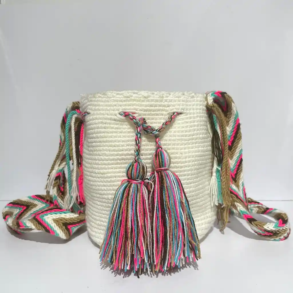 Mochila Wayuu Pequeña Lisa Con Asa Tejida ✨