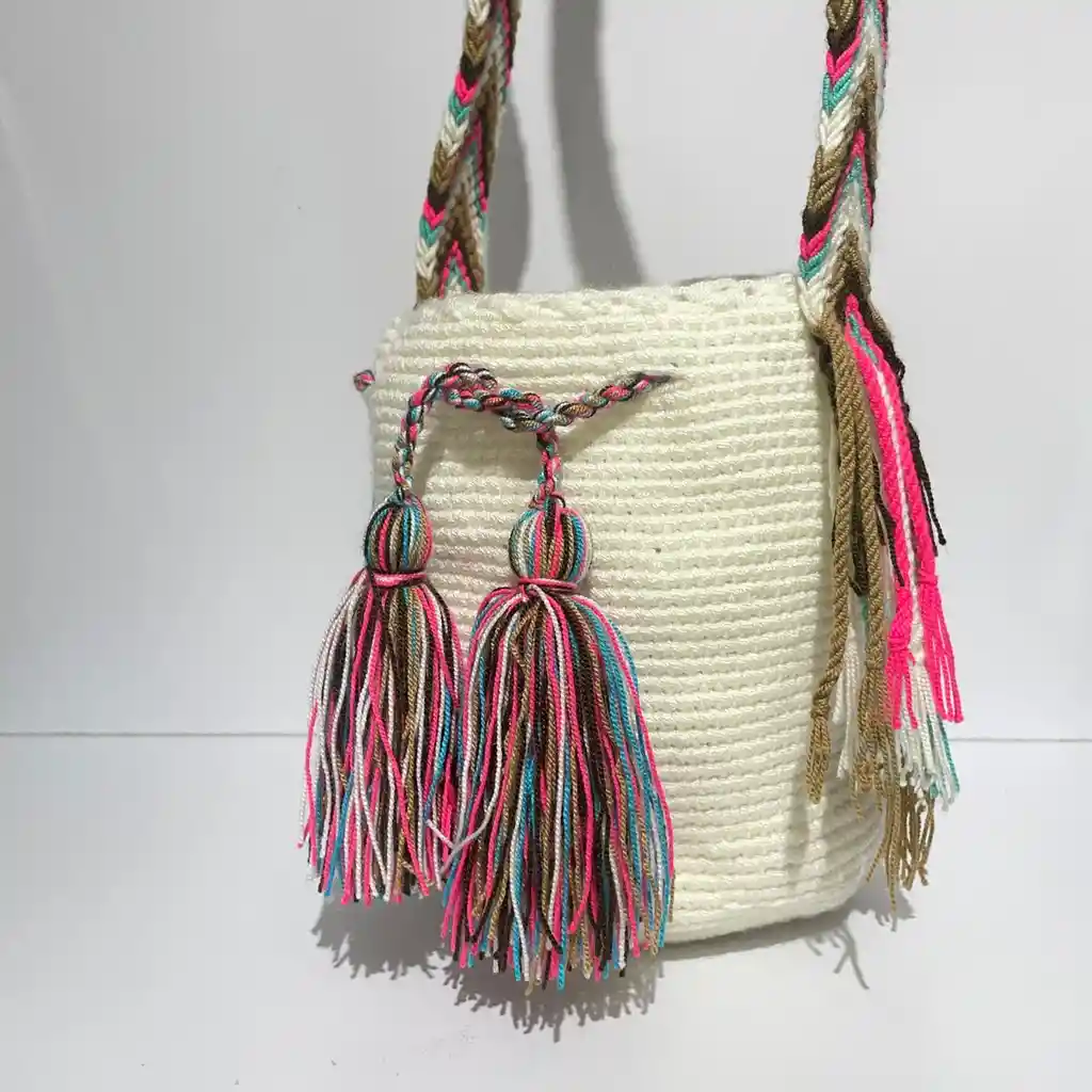 Mochila Wayuu Pequeña Lisa Con Asa Tejida ✨