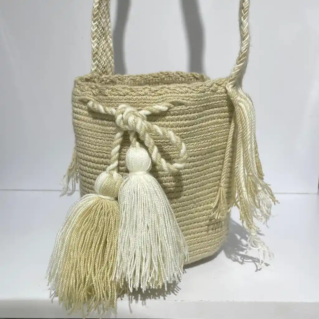 Mochila Wayuu Pequeña Lisa Con Asa Tejida ✨