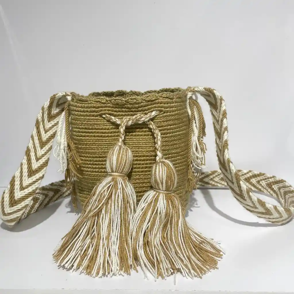 Mochila Wayuu Pequeña Lisa Con Asa Tejida ✨