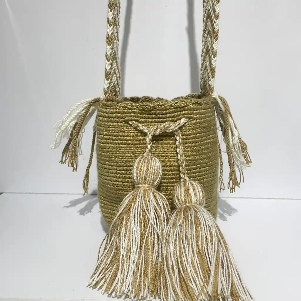 Mochila Wayuu Pequeña Lisa Con Asa Tejida ✨