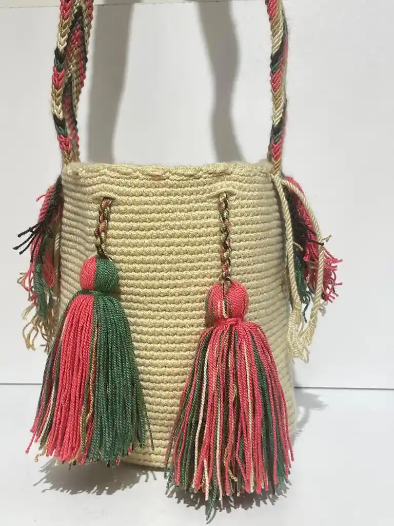 Mochila Wayuu Pequeña Lisa Con Asa Tejida ✨