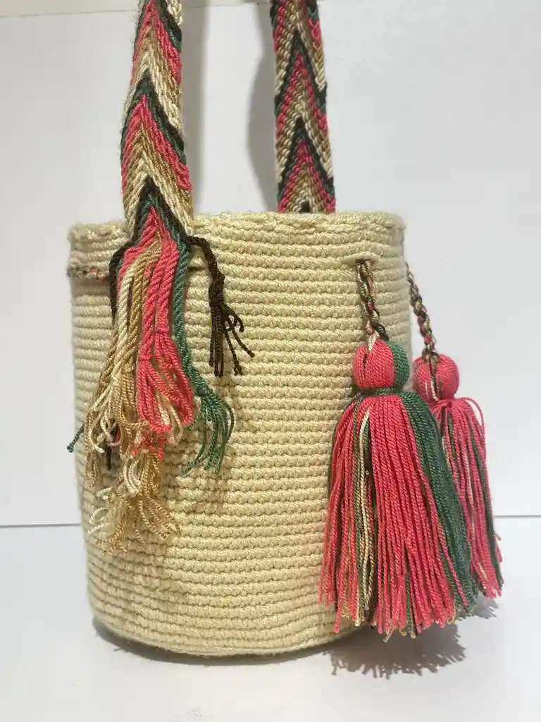 Mochila Wayuu Pequeña Lisa Con Asa Tejida ✨