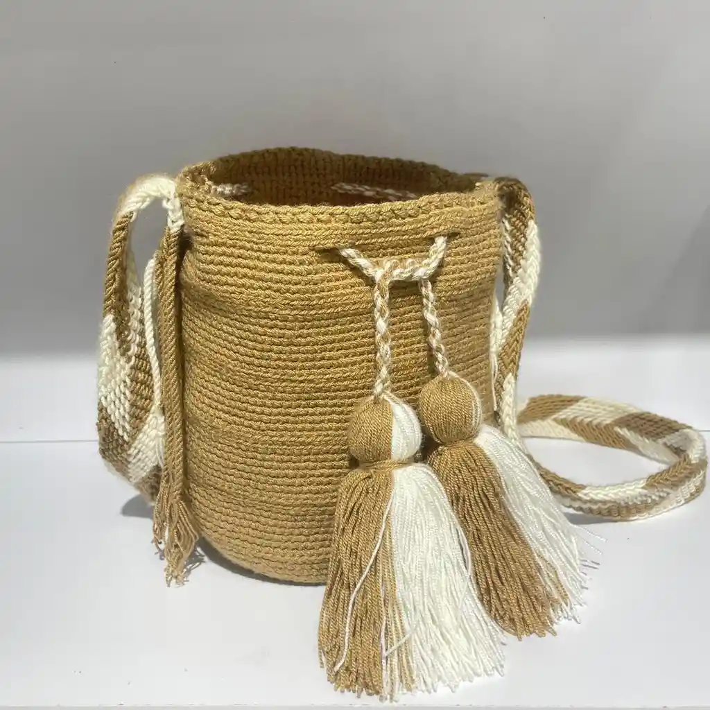 Mochila Wayuu Pequeña Lisa Con Asa Tejida ✨