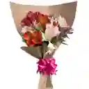 Flores De Astromelias Surtidas En Papel Kraft