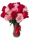 Jarrón De Rosas Rosadas Y Rojas