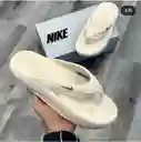 Chanclas Sandalias Nike Caballero Beige Talla 41/42